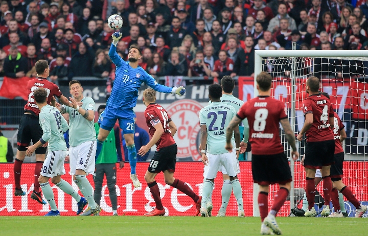 在比赛中拥 在比赛中拥