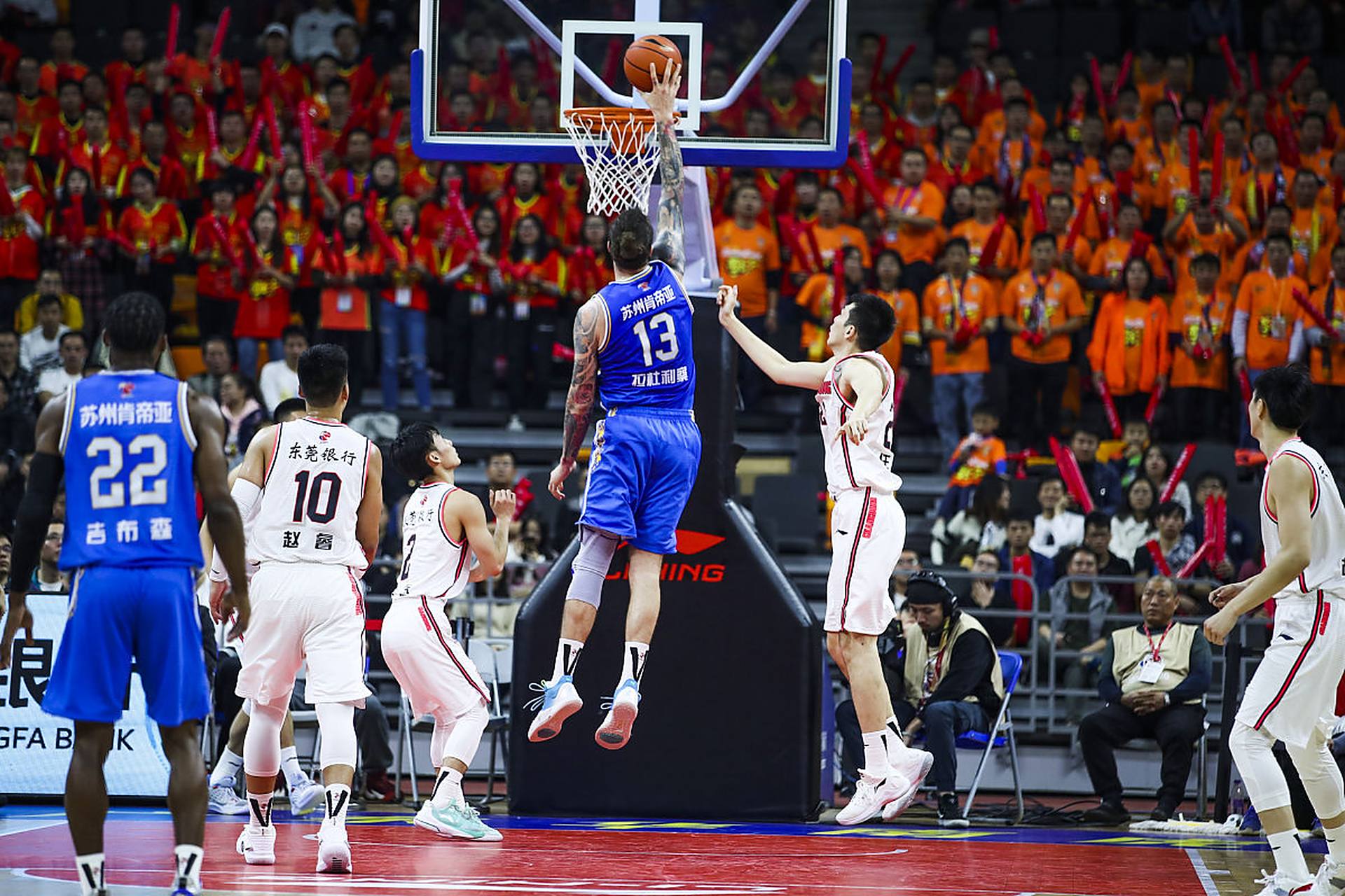 何宇鹏用跑 何宇鹏用跑